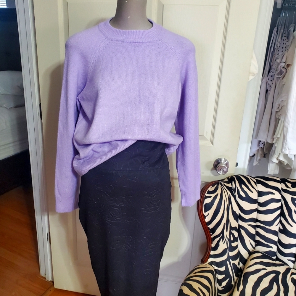 Vince Camuto crew-neck sweater. Color: Lavender Azalea, sz. XL